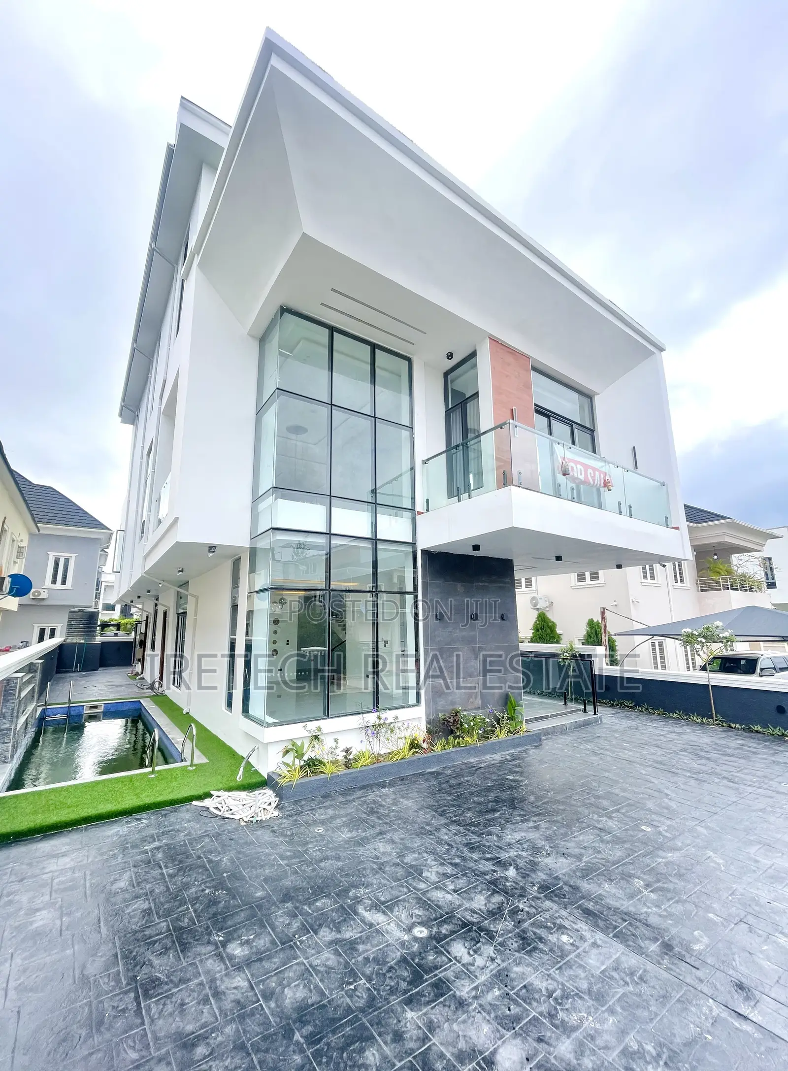 5bdrm Duplex in Megamound Estate for sale