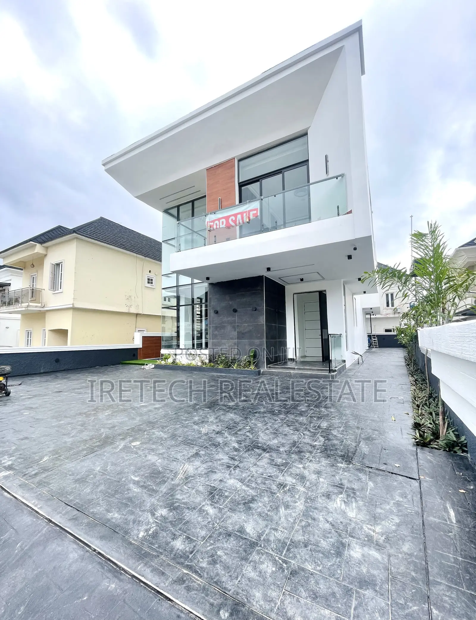 5bdrm Duplex in Megamound Estate for sale