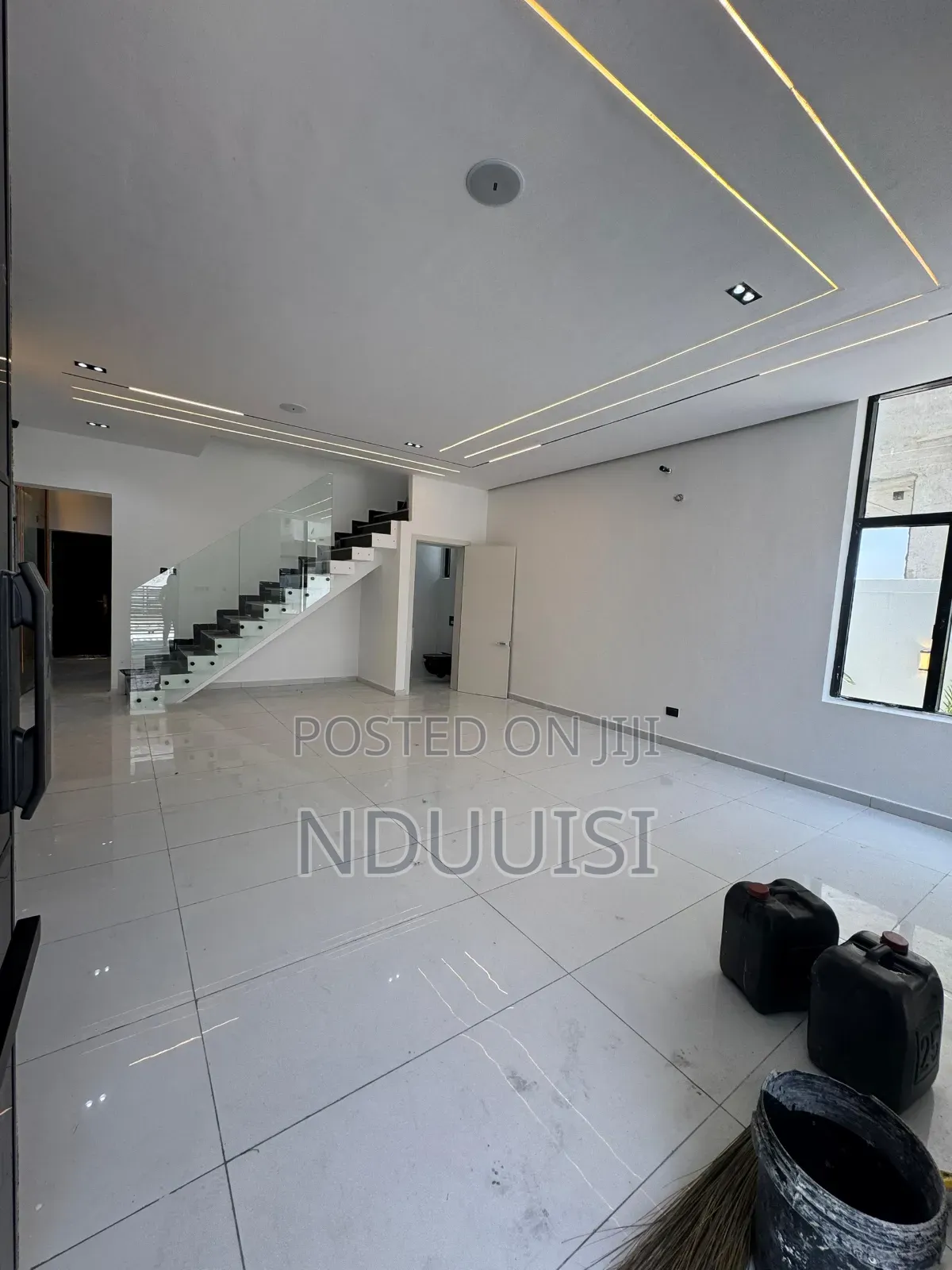 4bdrm Duplex in Chevron for sale