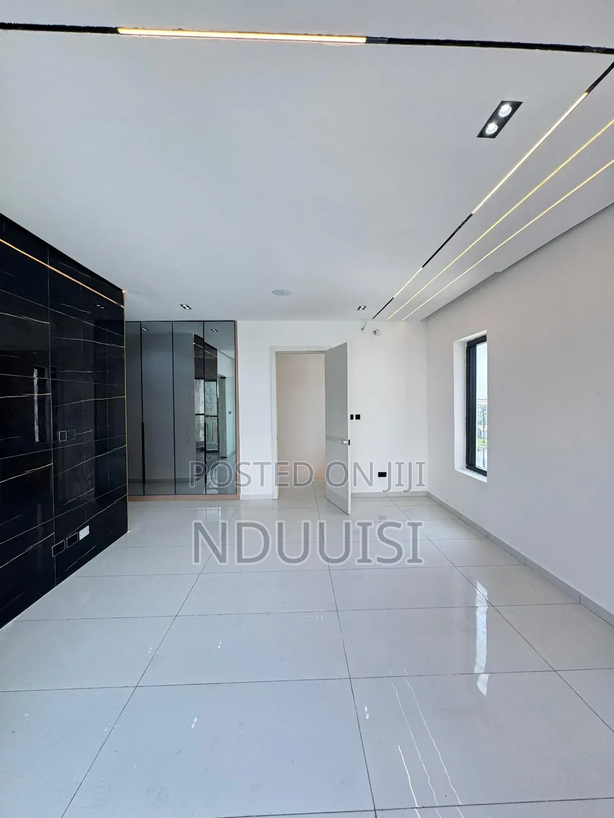 4bdrm Duplex in Chevron for sale