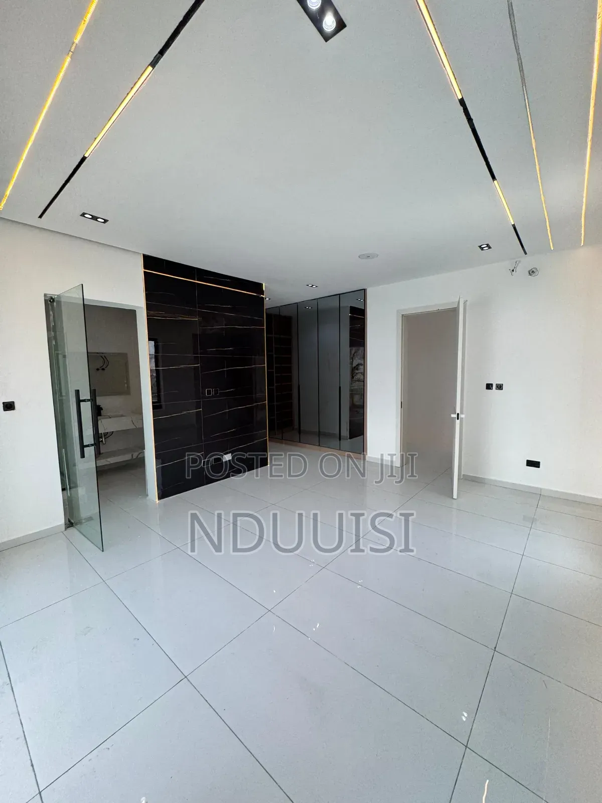 4bdrm Duplex in Chevron for sale