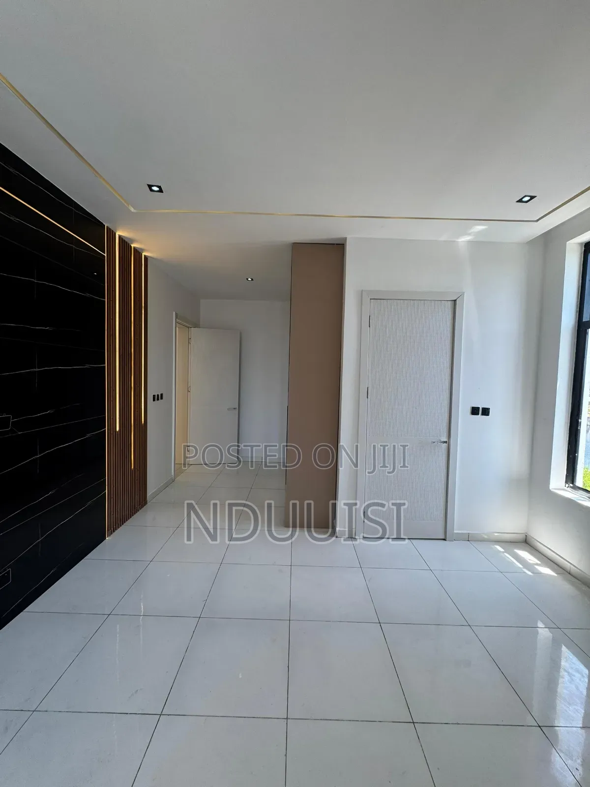 4bdrm Duplex in Chevron for sale