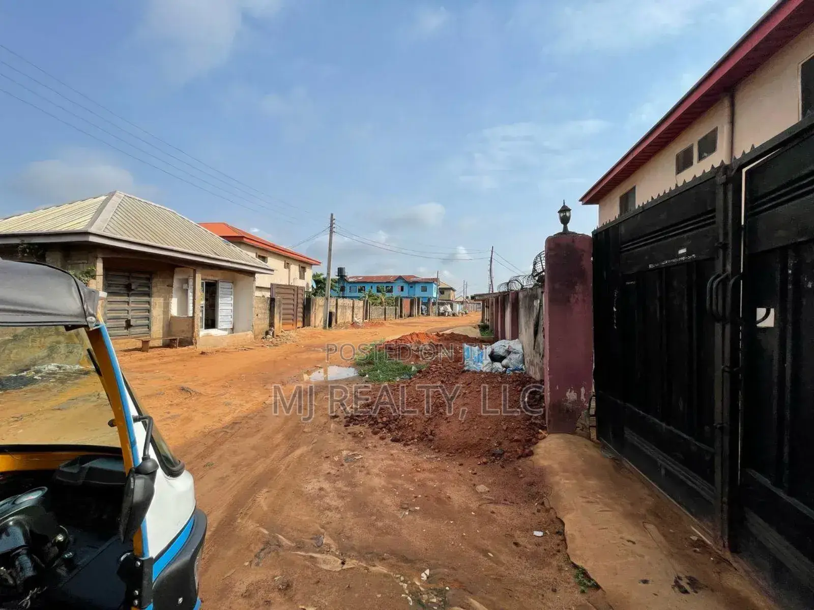 11bdrm Block of Flats in Close To Coker, Oshimili South for sale