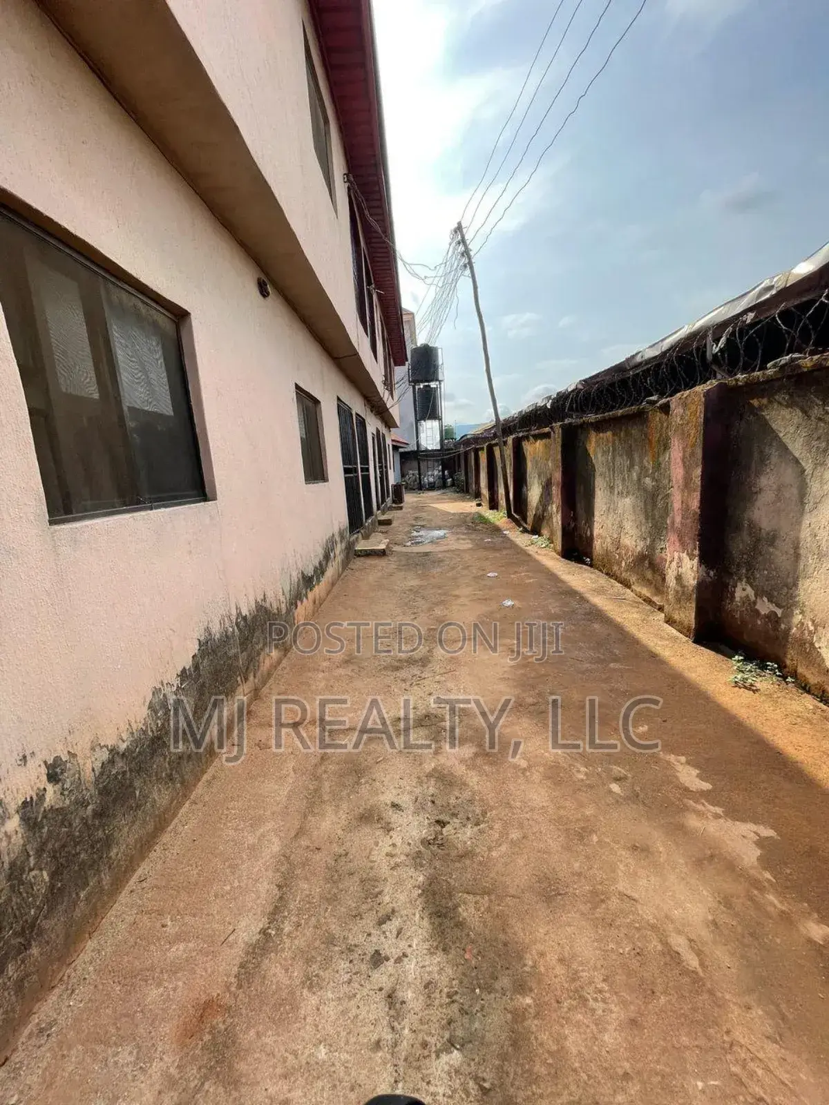11bdrm Block of Flats in Close To Coker, Oshimili South for sale
