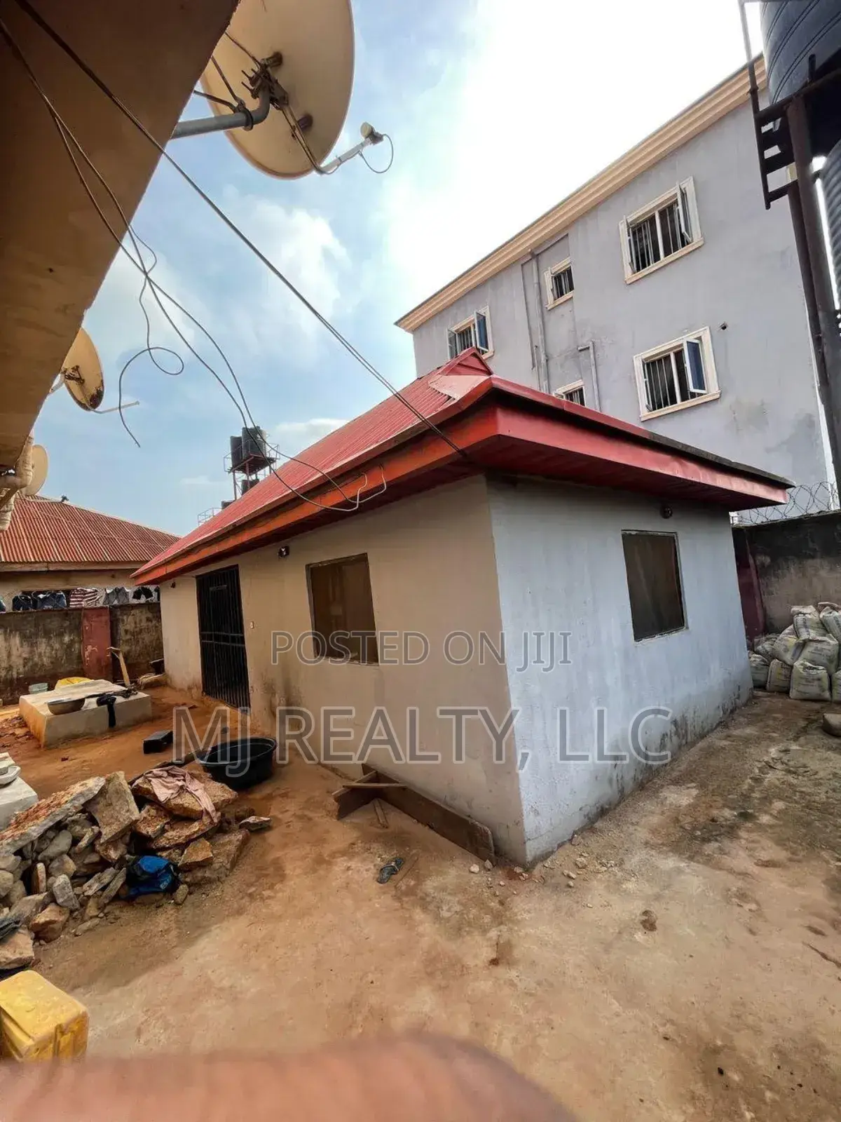 11bdrm Block of Flats in Close To Coker, Oshimili South for sale