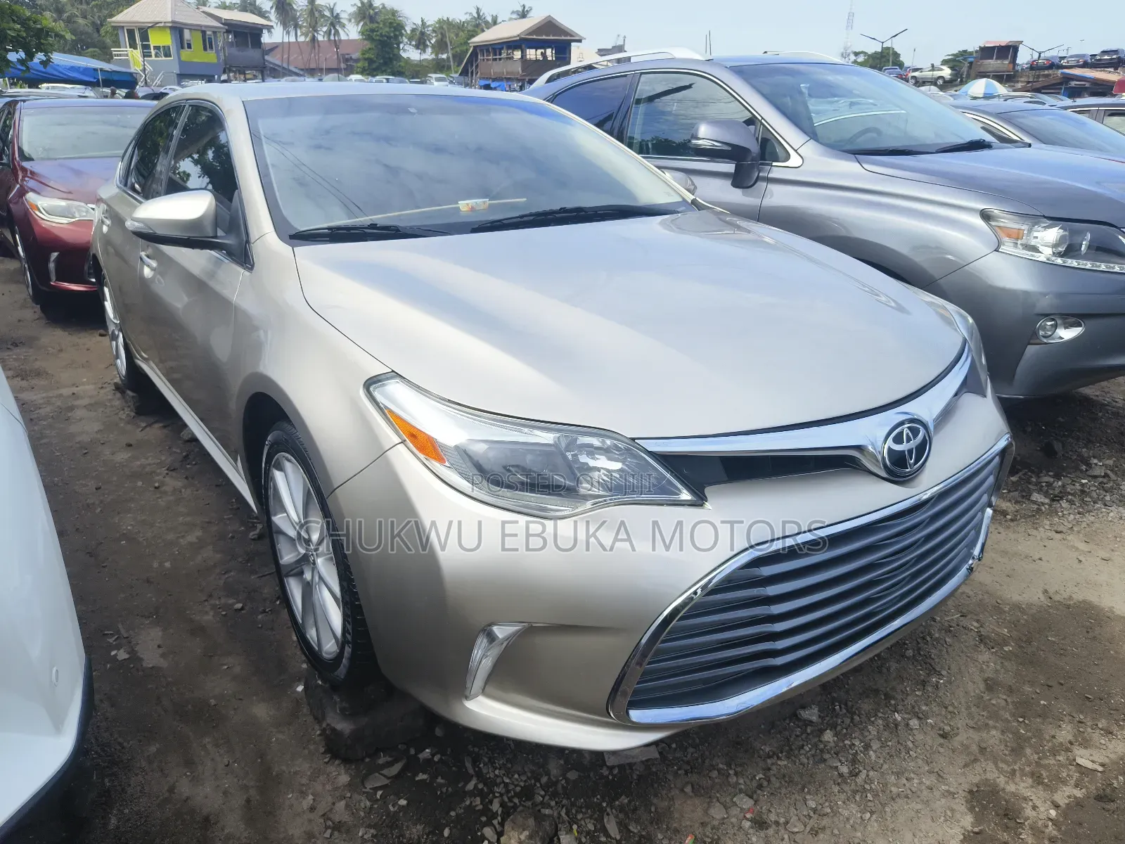 Toyota Avalon Limited Sedan FWD (3.5L 6cyl 6A) 2013 Gold