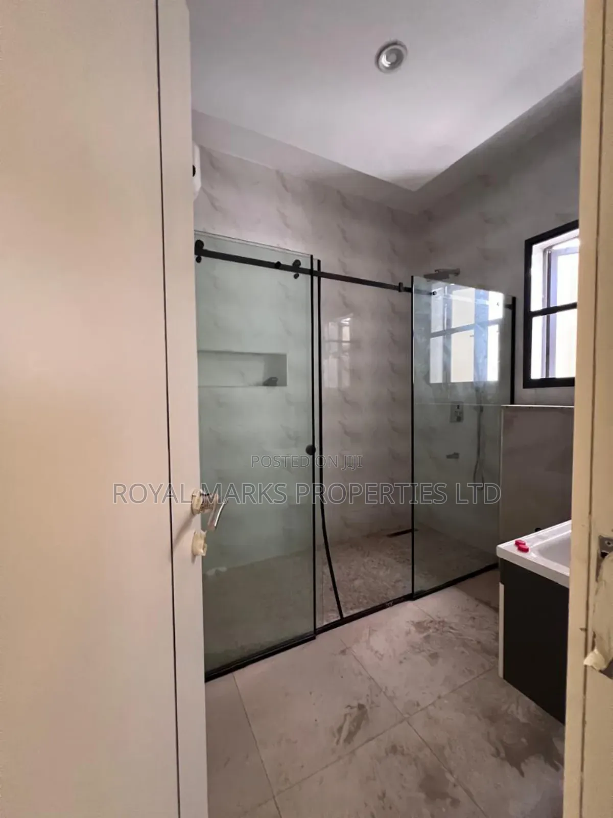 5bdrm Duplex in Utako for sale