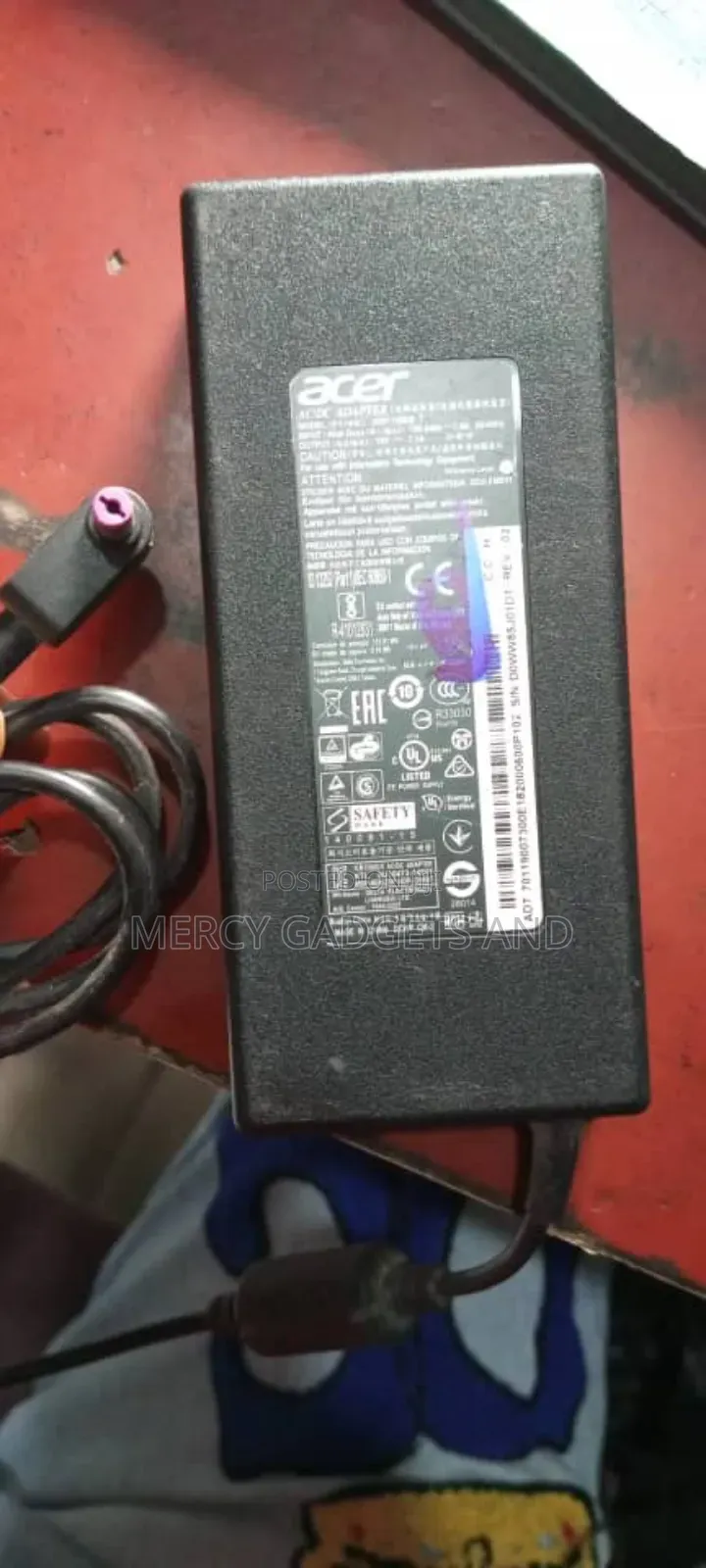 Acer Laptop Charger 19v-7.1 a Normal Mouth