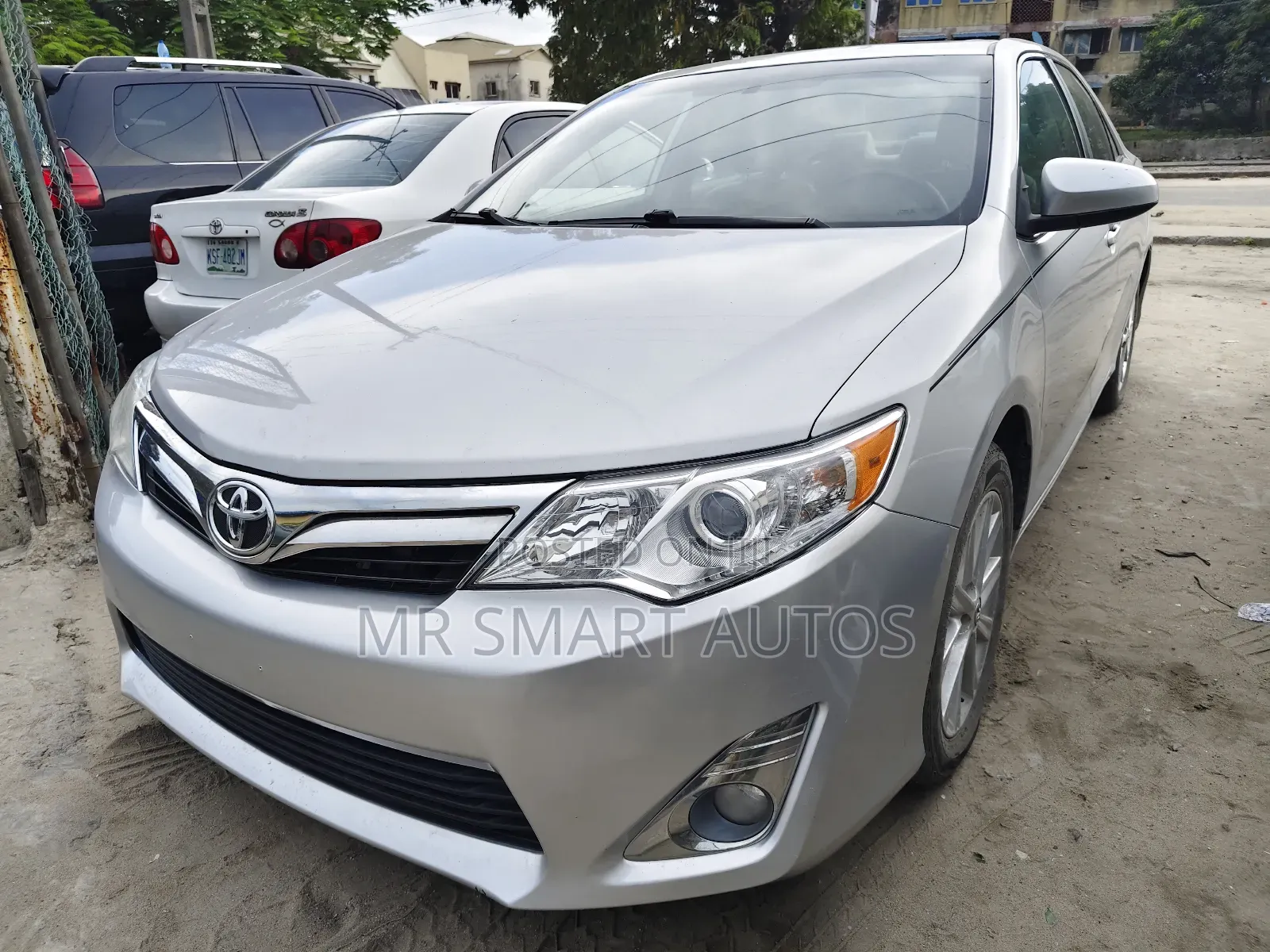 Toyota Camry XLE V6 4dr Sedan (3.5L 6cyl 6A) 2013 Silver