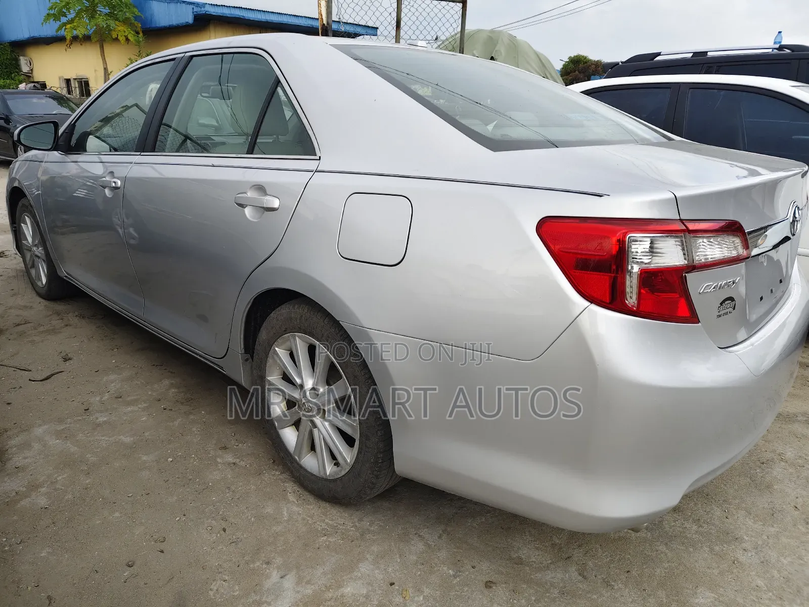 Toyota Camry XLE V6 4dr Sedan (3.5L 6cyl 6A) 2013 Silver