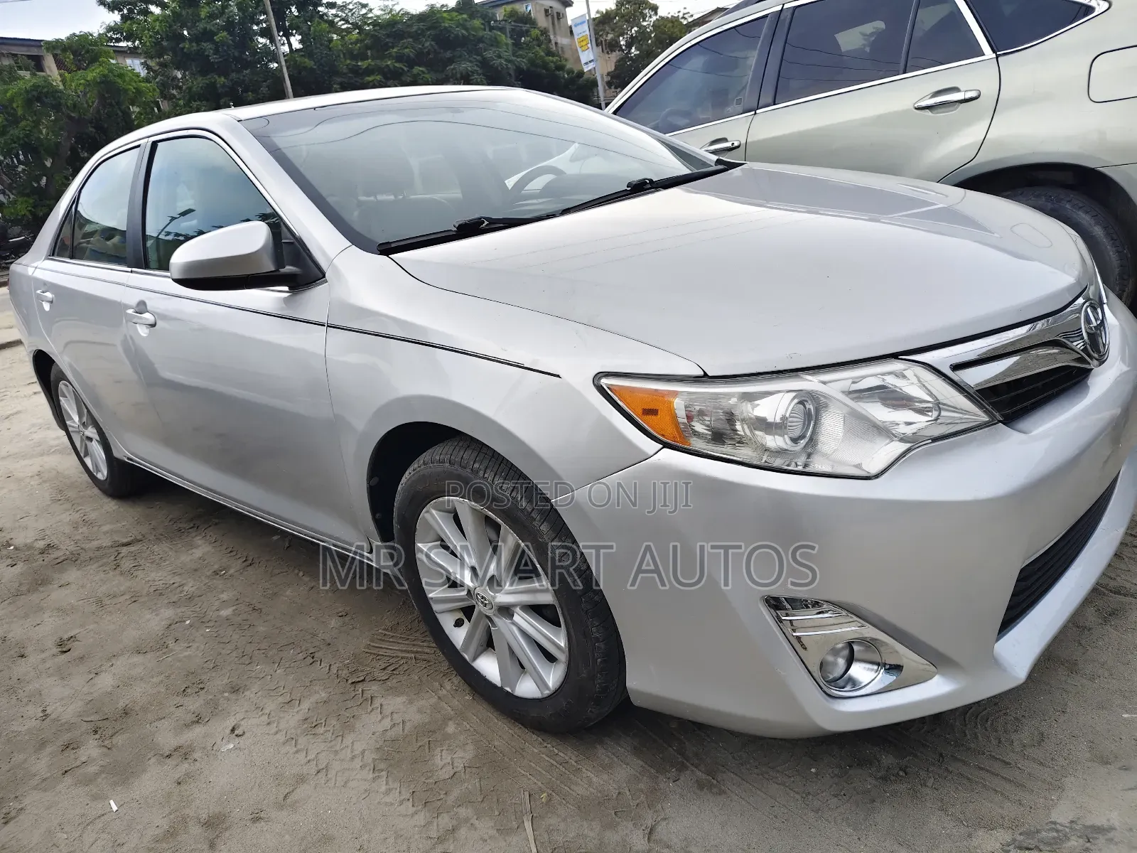 Toyota Camry XLE V6 4dr Sedan (3.5L 6cyl 6A) 2013 Silver