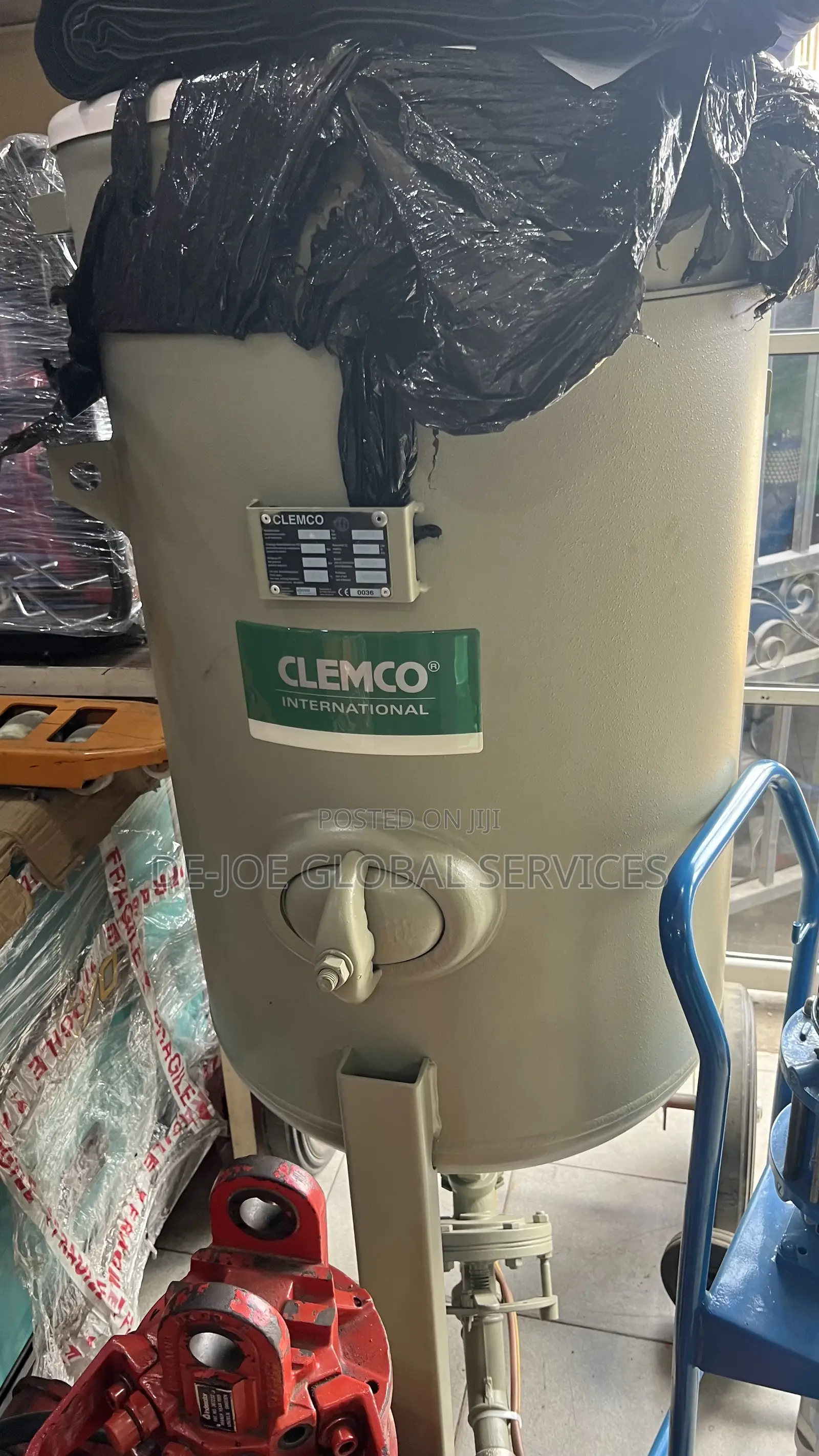 200-Liter Clemco Sandblasting Pot for Surface Preparation Projects