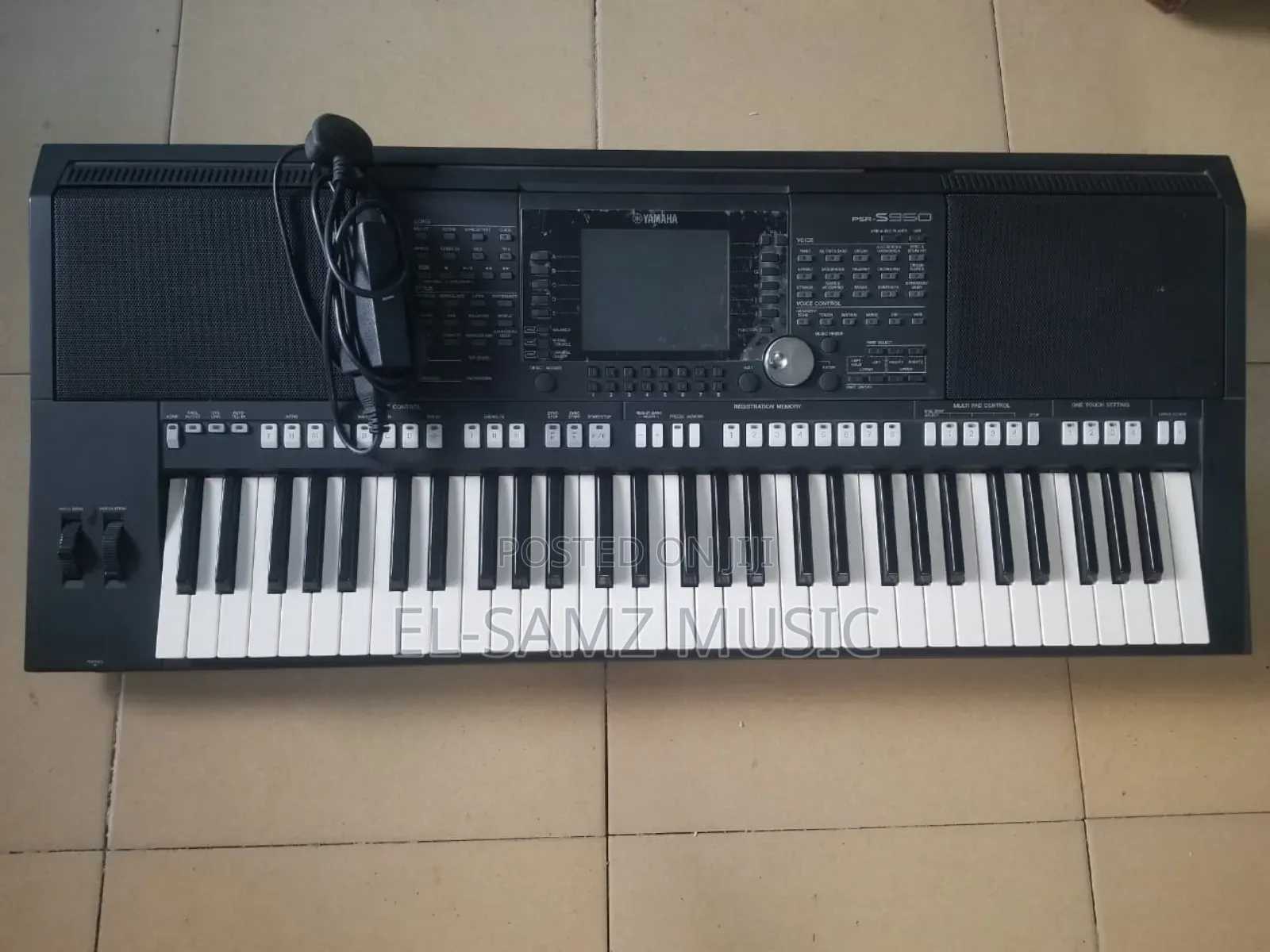 Yamaha S950 Workstation. Bag, Keyboard Cover and Original Adapter