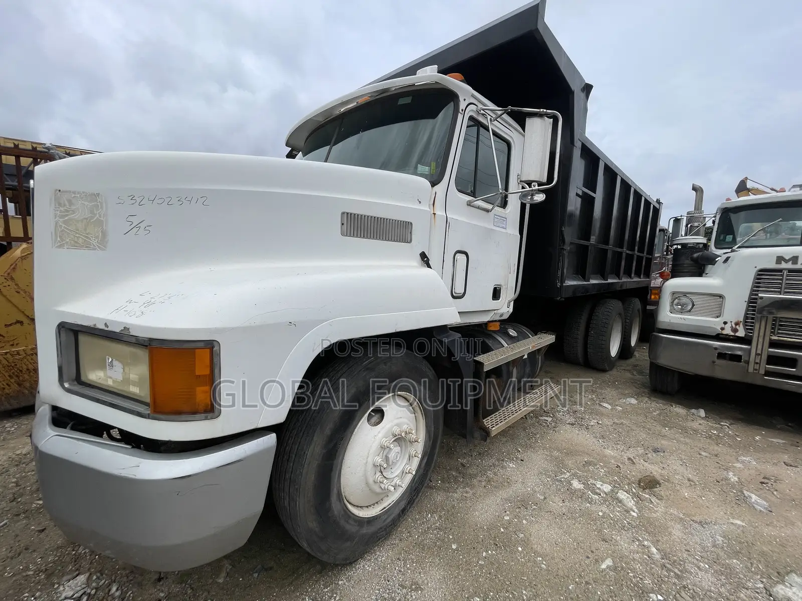 Mack Ch Dump Truck (Tipper)