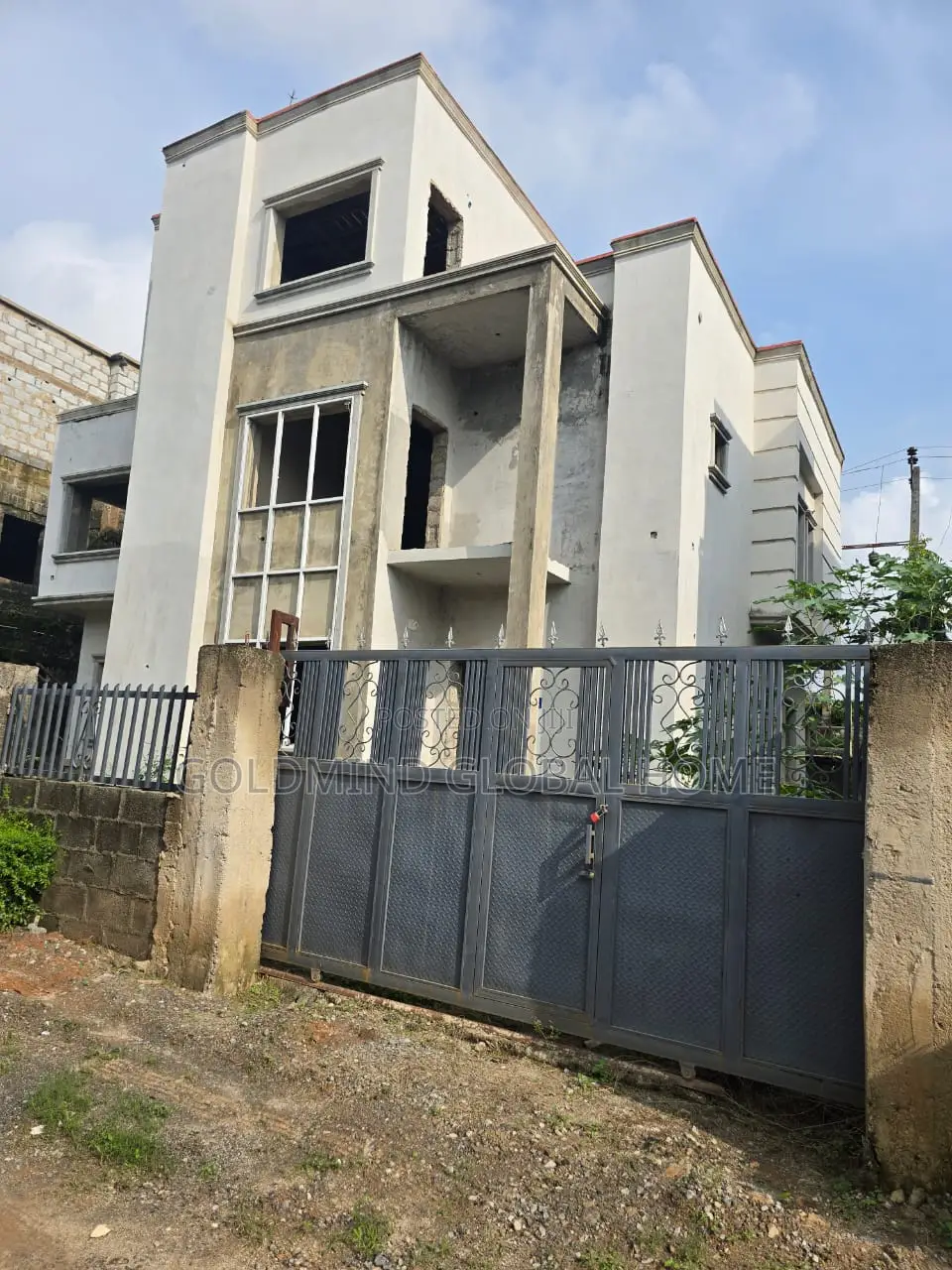 5bdrm Duplex in Sabon Lugbe for sale