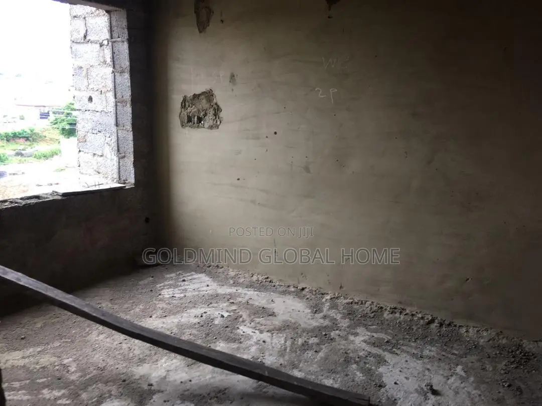 5bdrm Duplex in Sabon Lugbe for sale