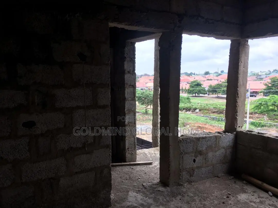5bdrm Duplex in Sabon Lugbe for sale