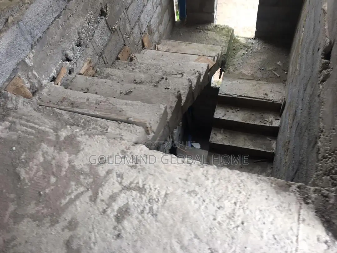 5bdrm Duplex in Sabon Lugbe for sale