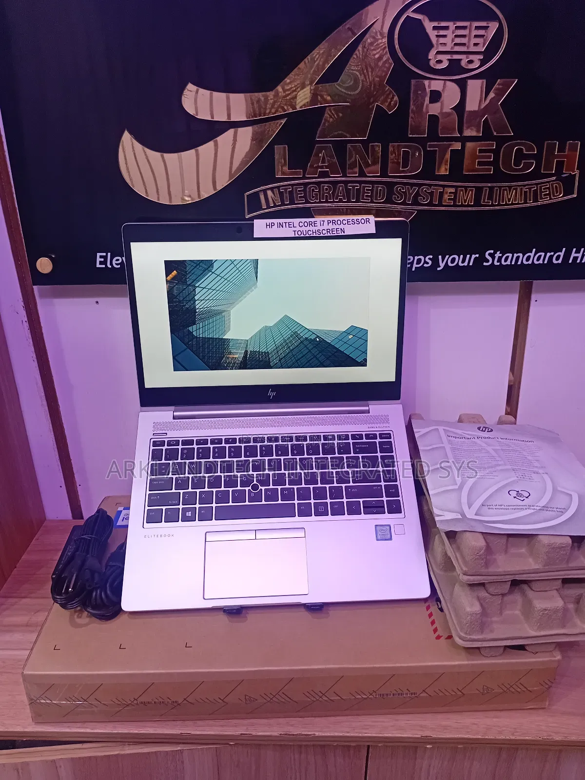New Laptop HP EliteBook 830 8GB Intel Core I7 SSD 512GB