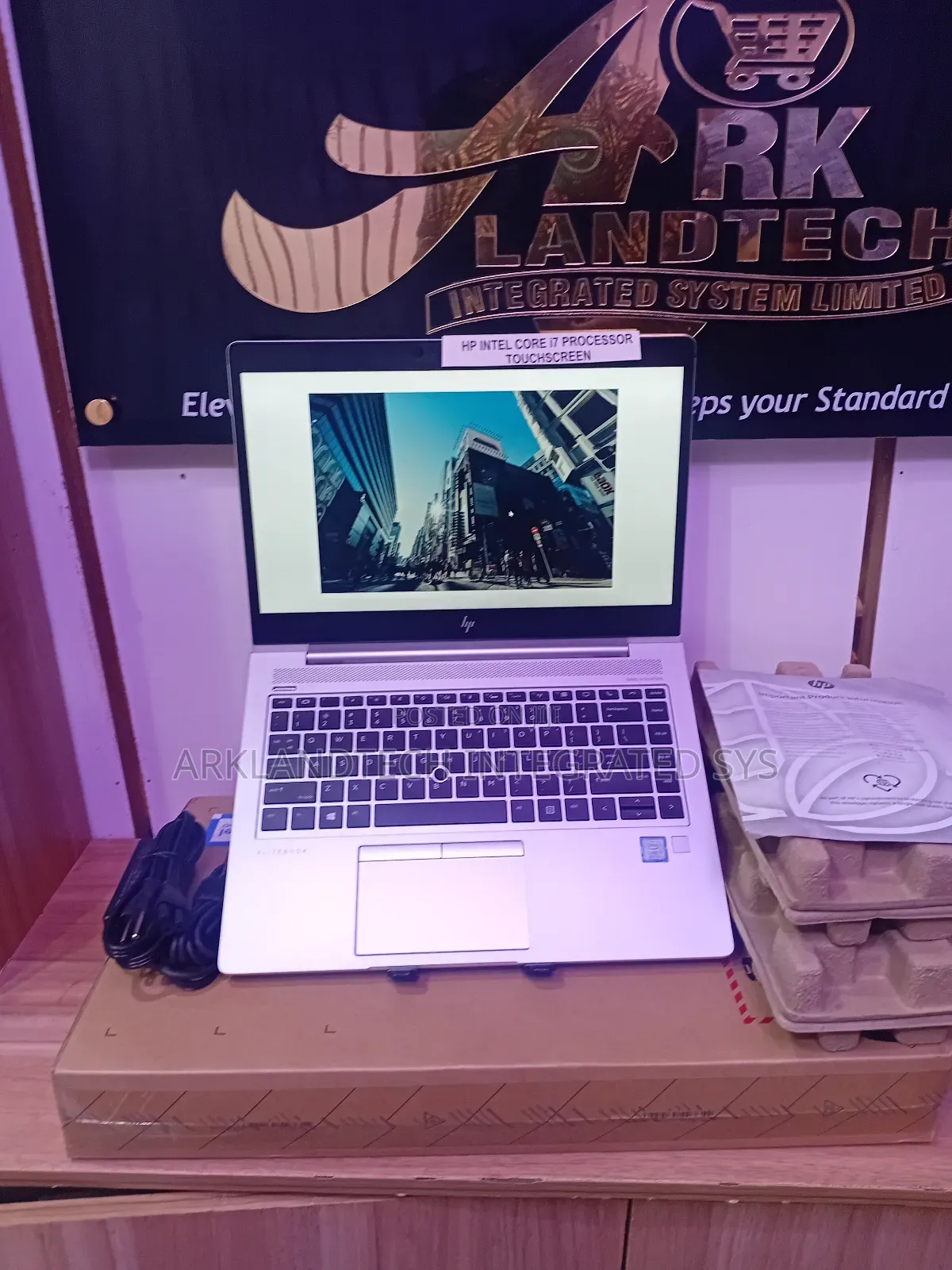 New Laptop HP EliteBook 830 12GB Intel Core I7 SSD 512GB