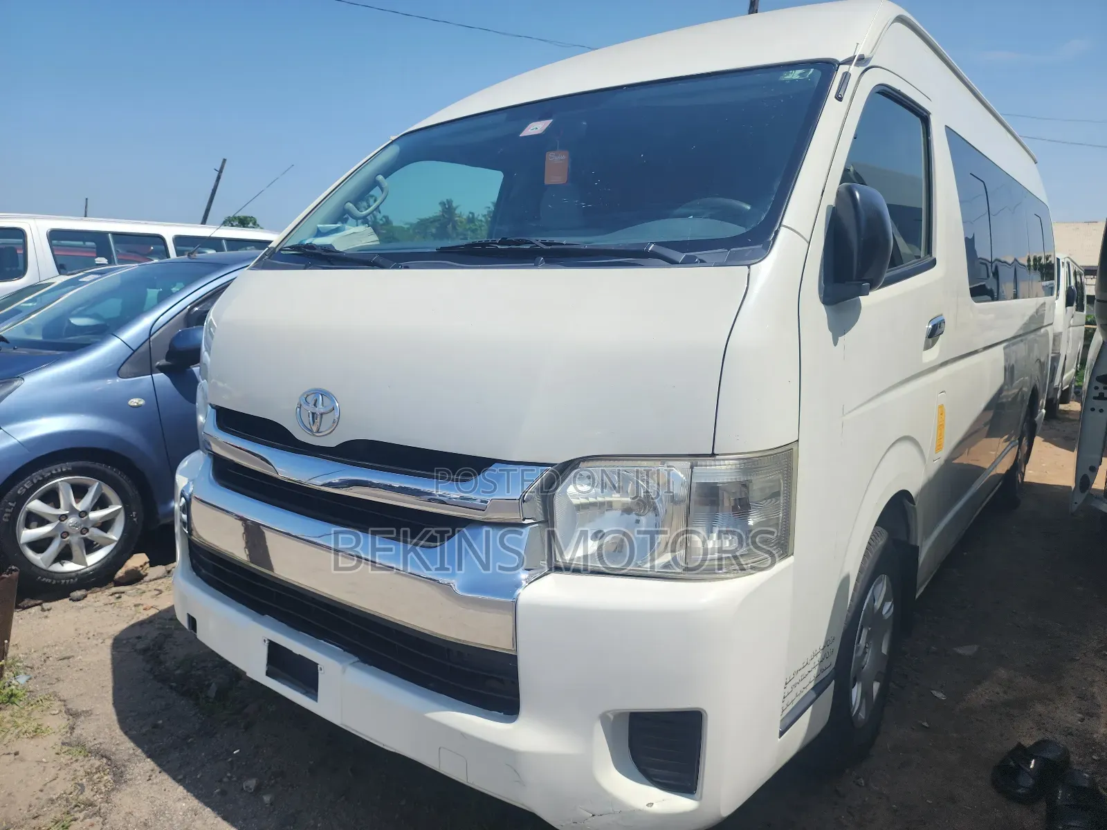 Toyota HiAce 2015 Silver
