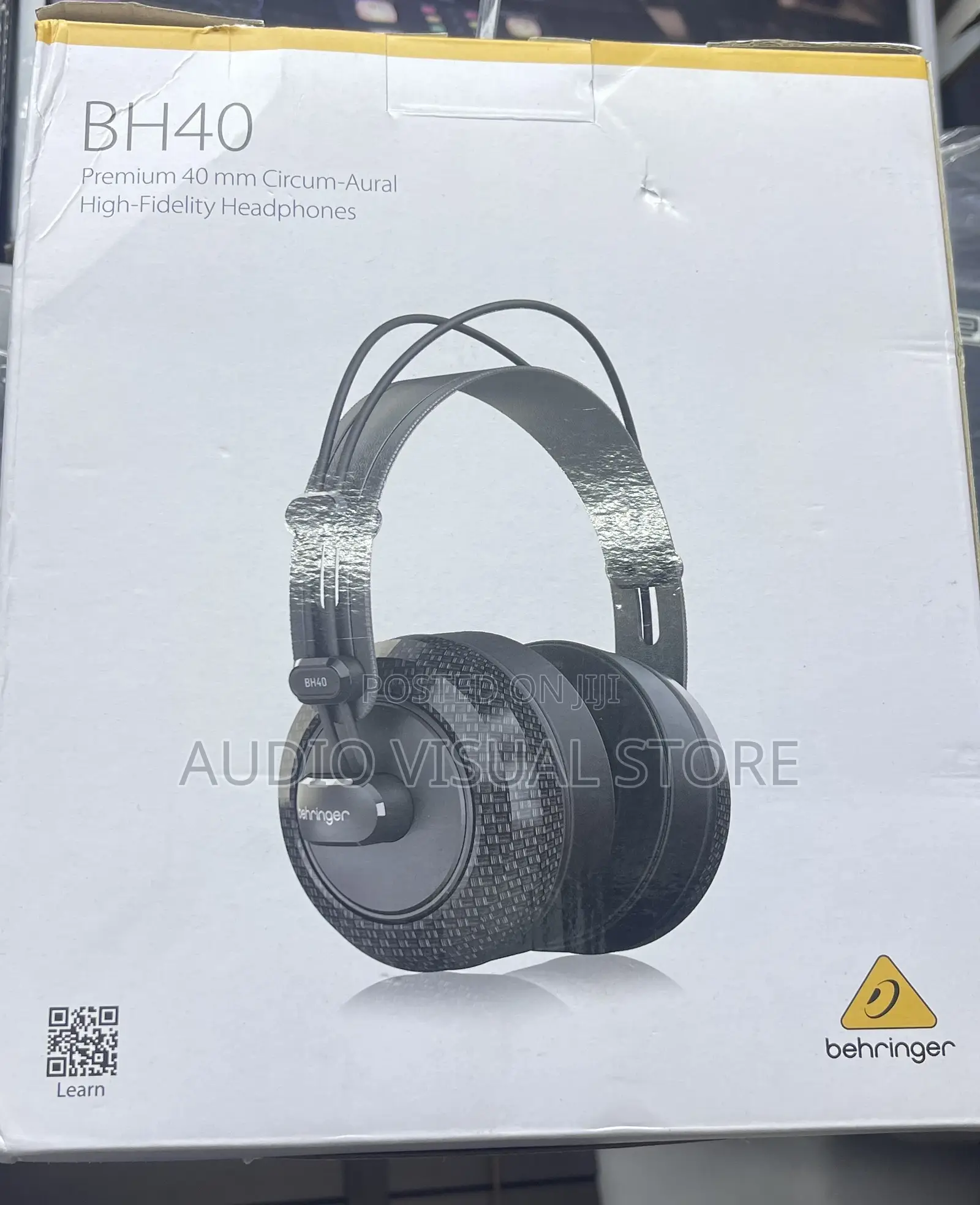 Behringer Bh40 Premium High-Fidelity Closed-Back Studio Headphones