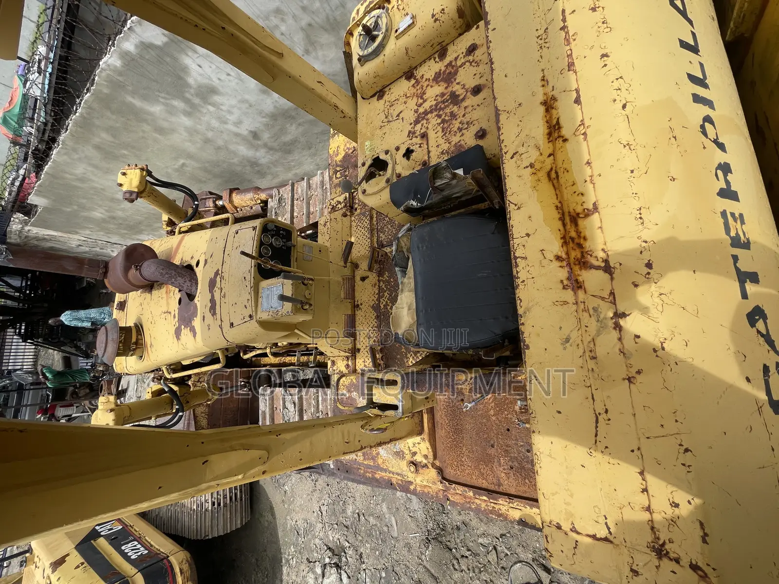 Caterpillar Dozer.