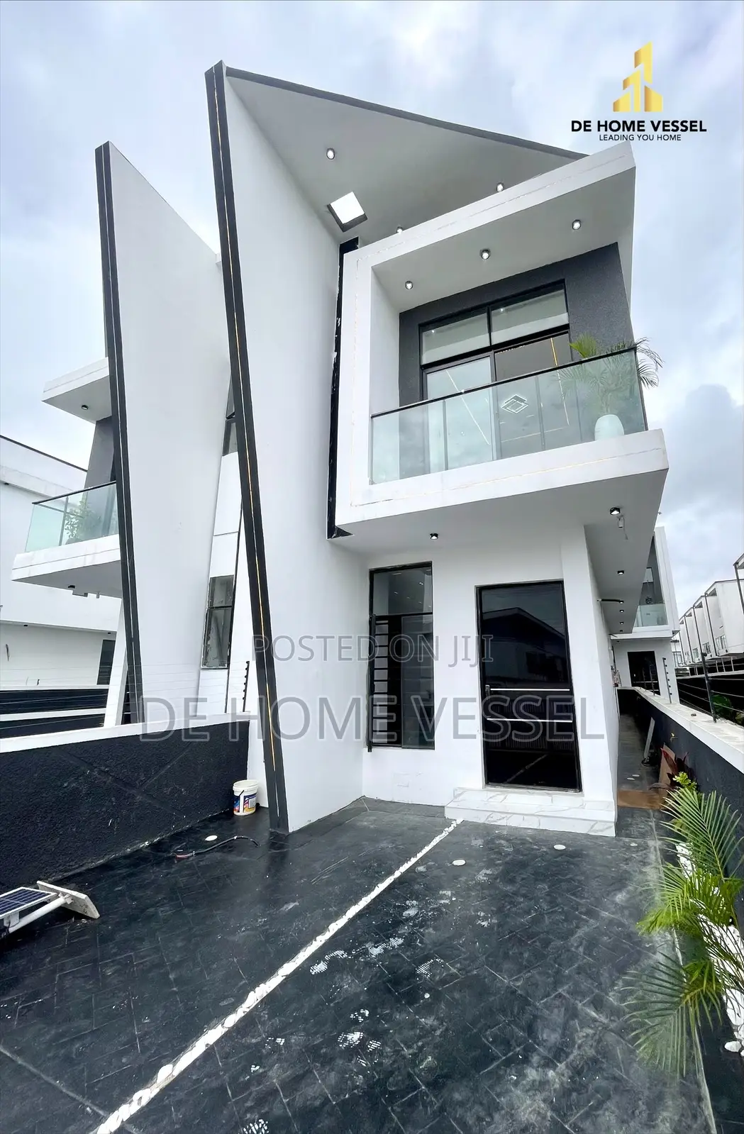 4bdrm Duplex in Ikota for sale