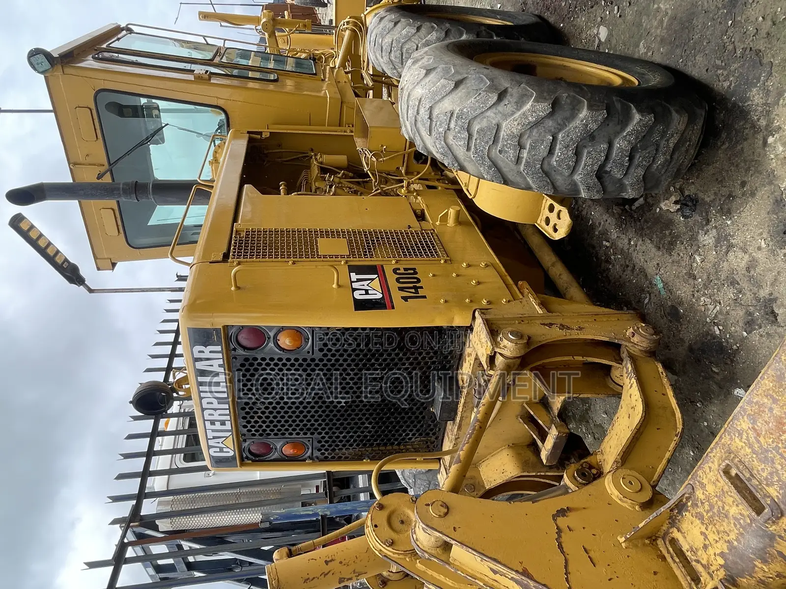Caterpillar Grader With Ripper