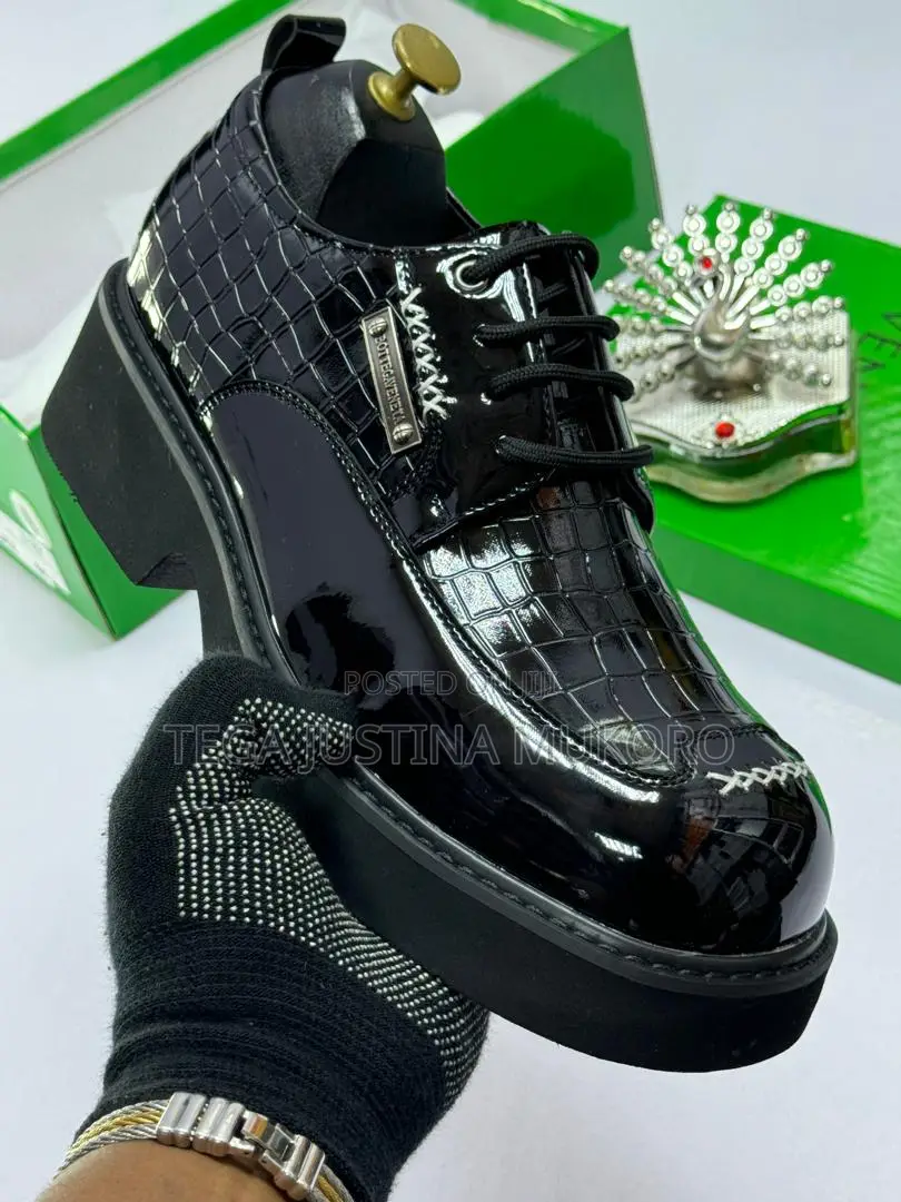 Bottega Veneta Classic Leather Flat Shoes