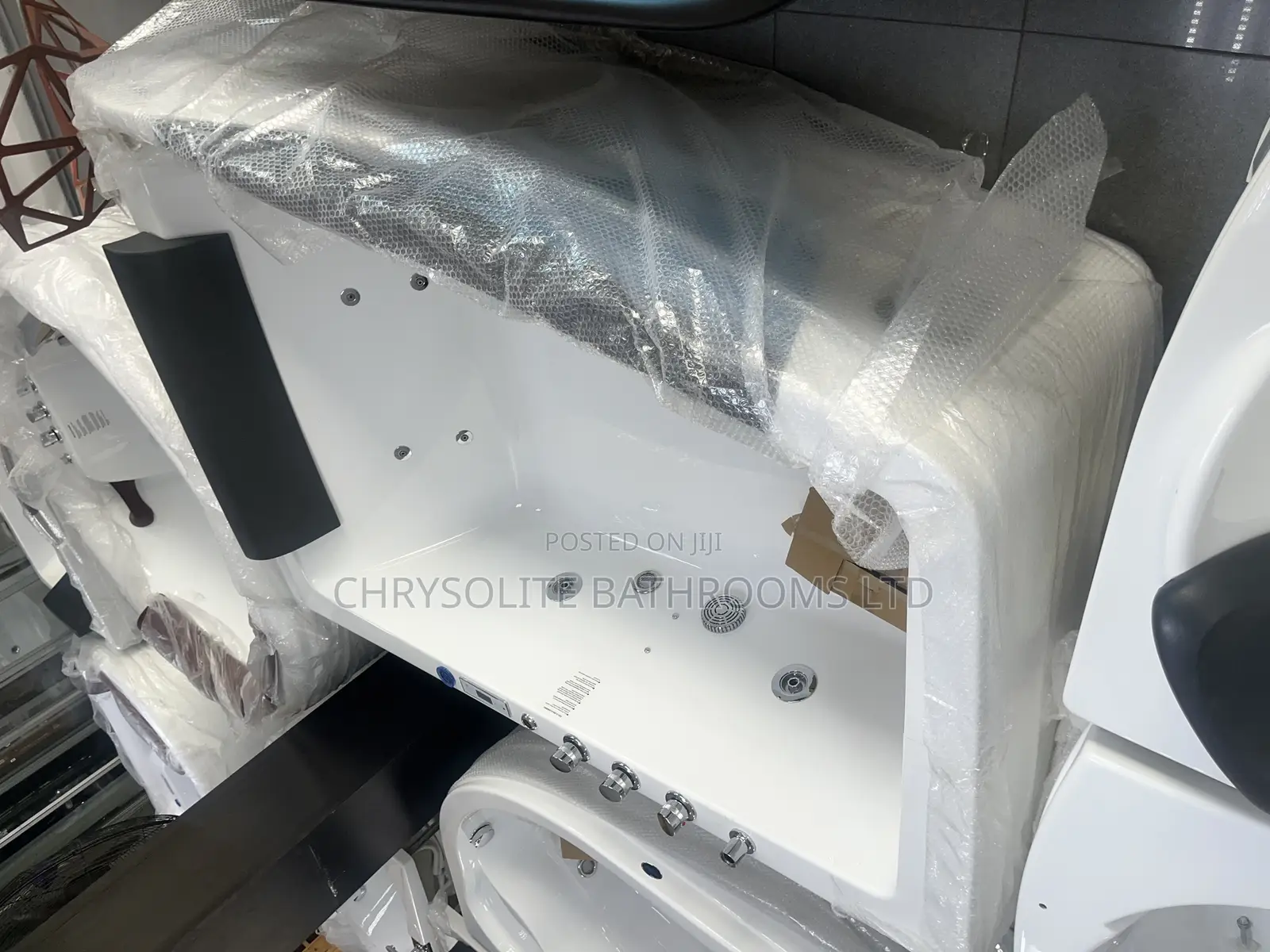 Jacuzzii (Hydromassage Bathtub)