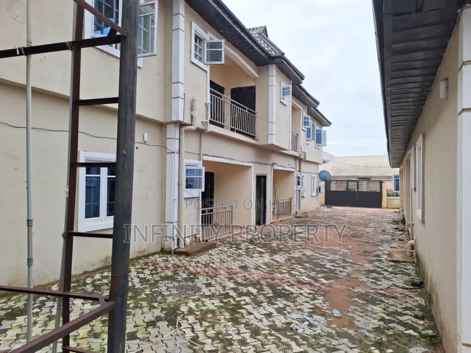 3bdrm Block of Flats in Ugbor Central, Benin City for sale