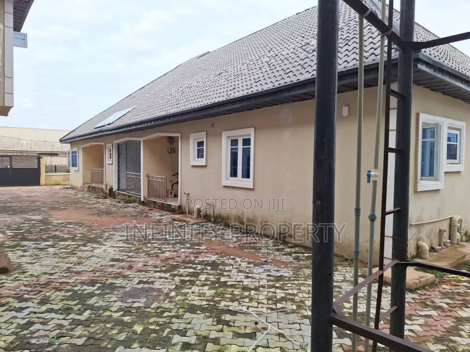 3bdrm Block of Flats in Ugbor Central, Benin City for sale