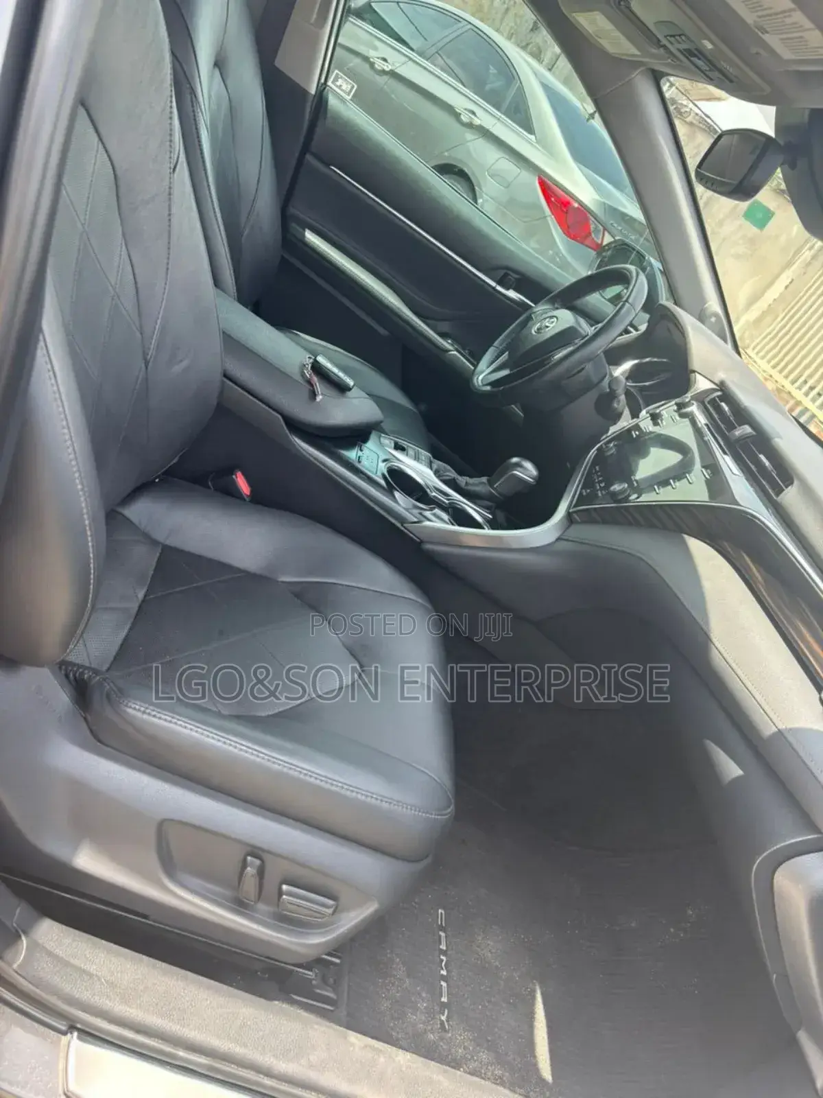 Toyota Camry XLE V6 (3.5L V6 8A) 2019 Gray