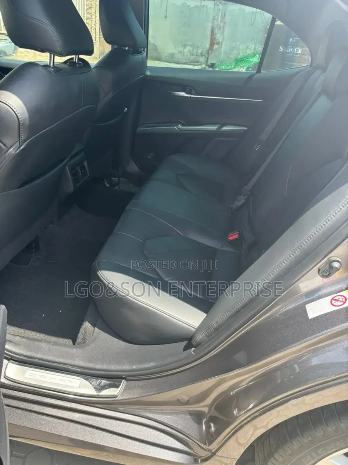 Toyota Camry XLE V6 (3.5L V6 8A) 2019 Gray