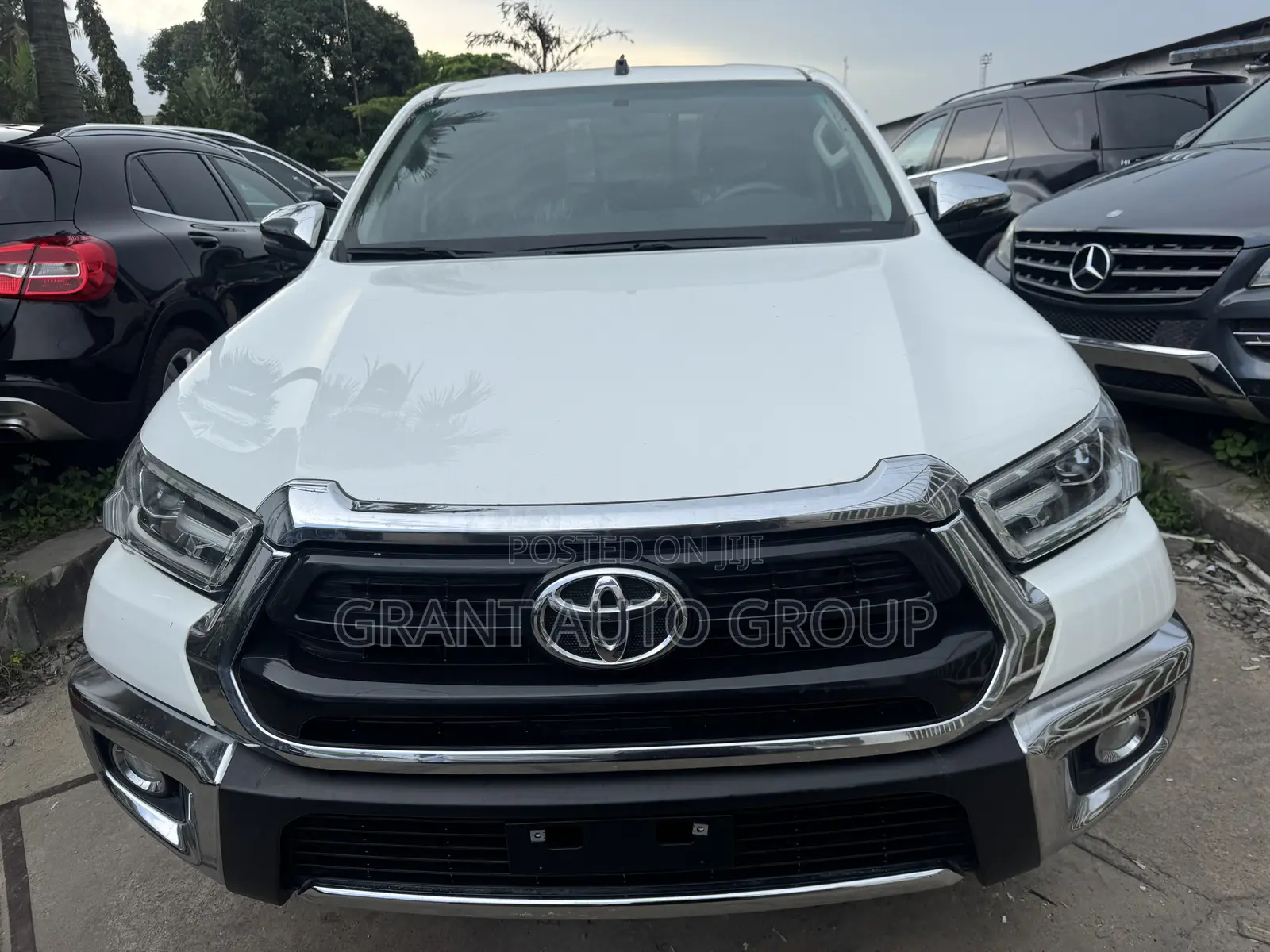 Toyota Hilux 2024 White