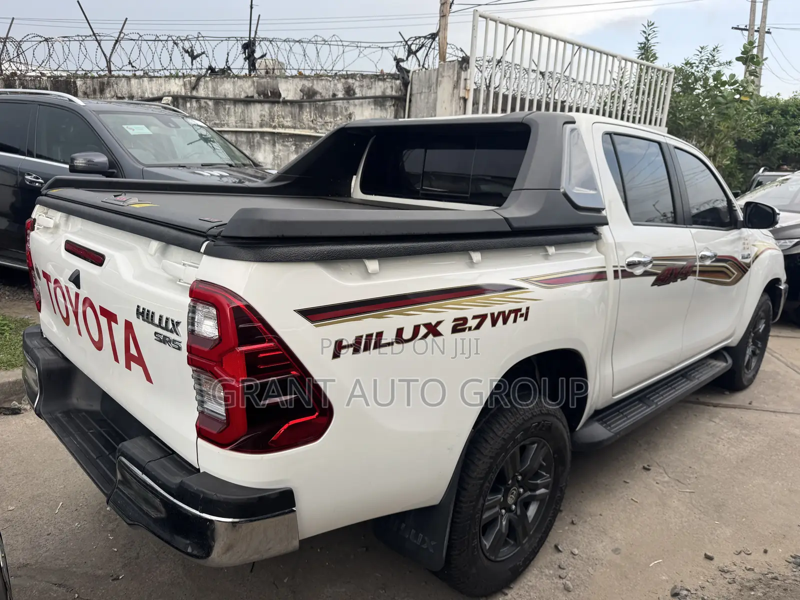 Toyota Hilux 2024 White
