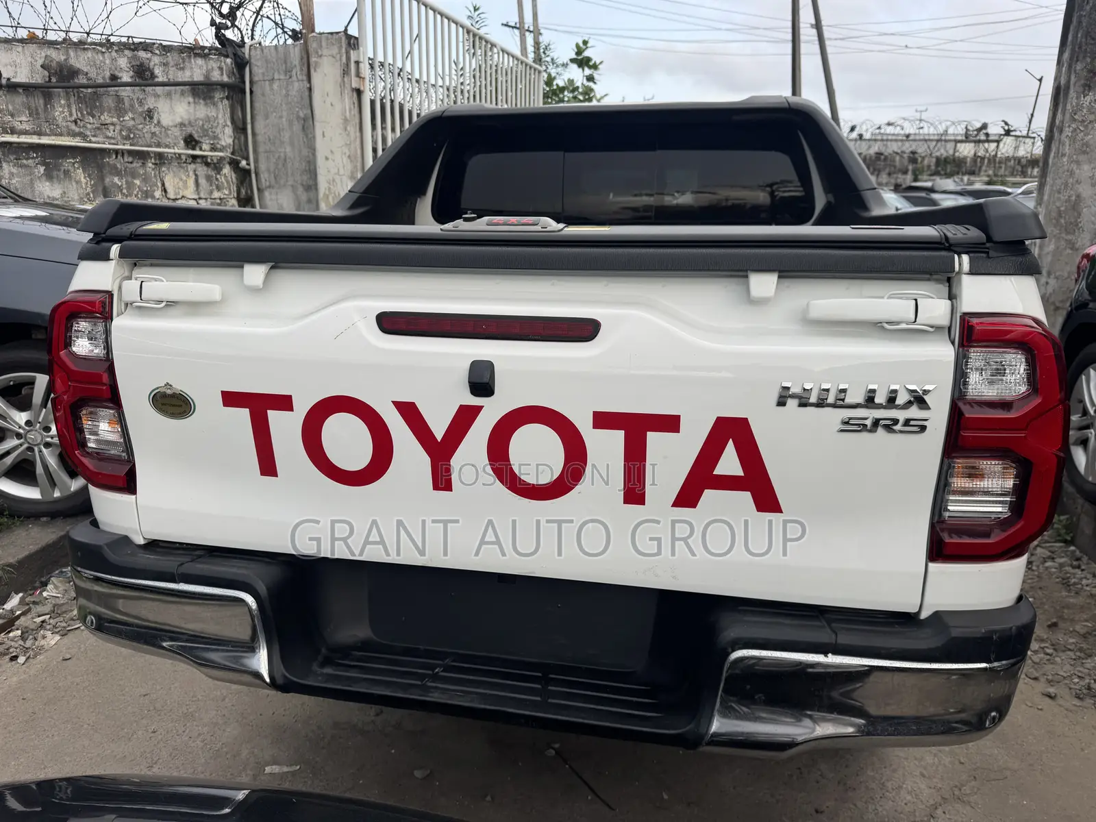 Toyota Hilux 2024 White