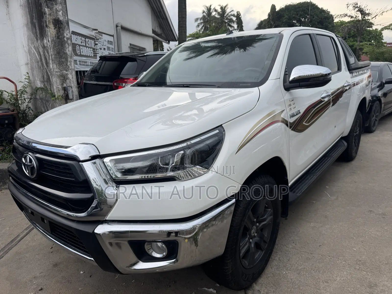 Toyota Hilux 2024 White