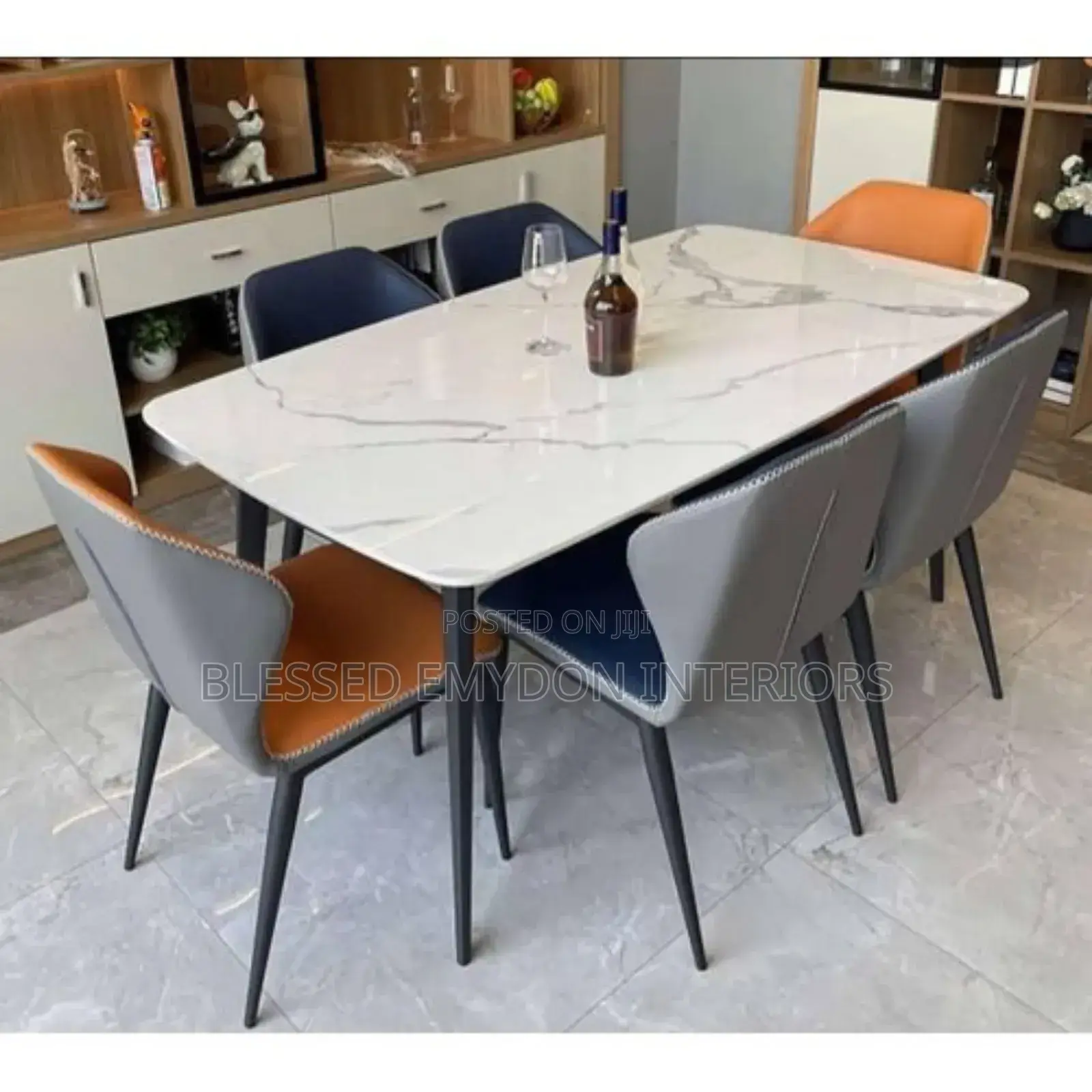 Luxury Dinning Round Mable Table + 6 Sitting Chairs