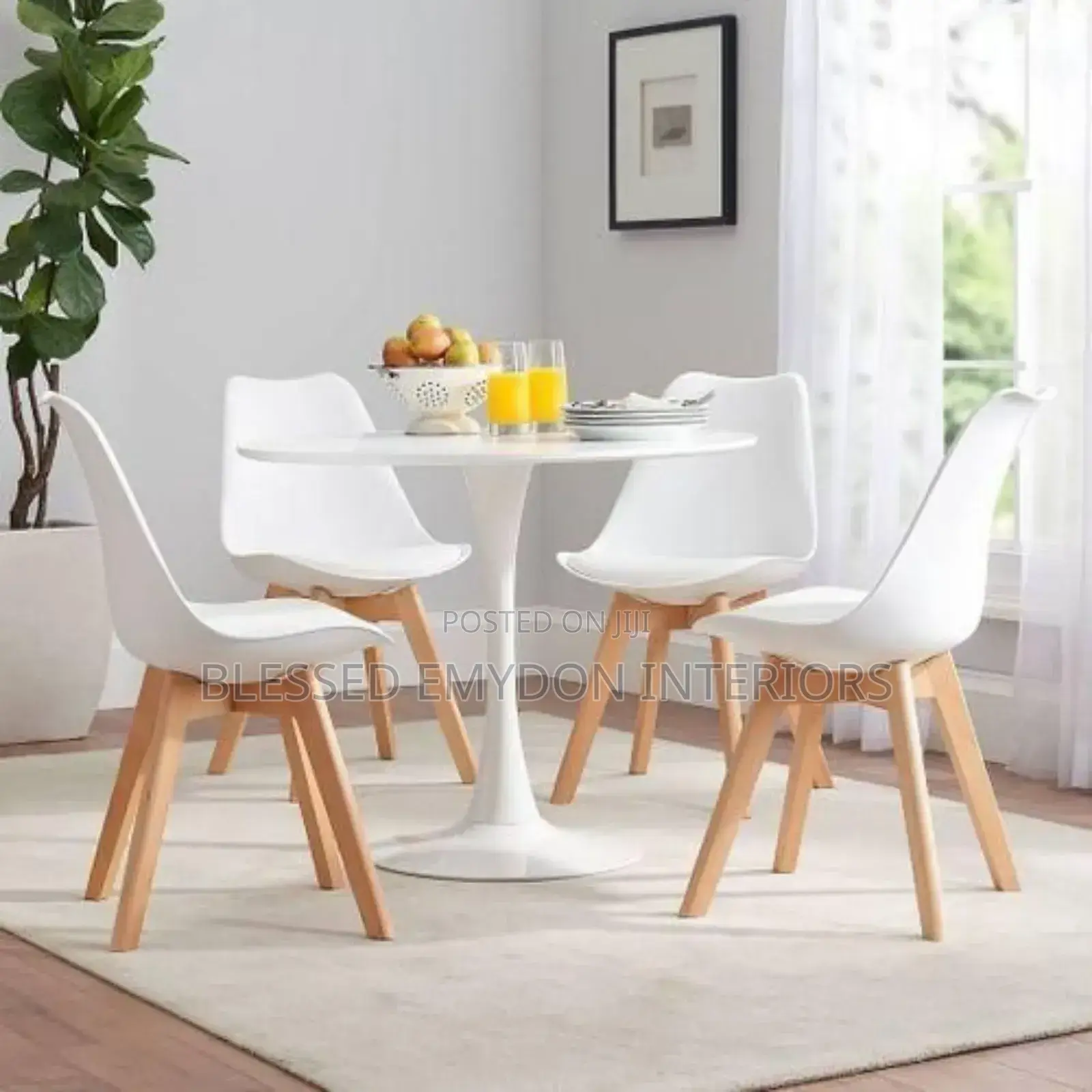 Luxury Dinning Round Table(Pole Base) +4 Foam Sitting Chairs