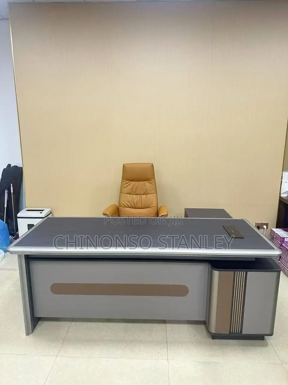Executive Office Table 1.8meter Usb Spot