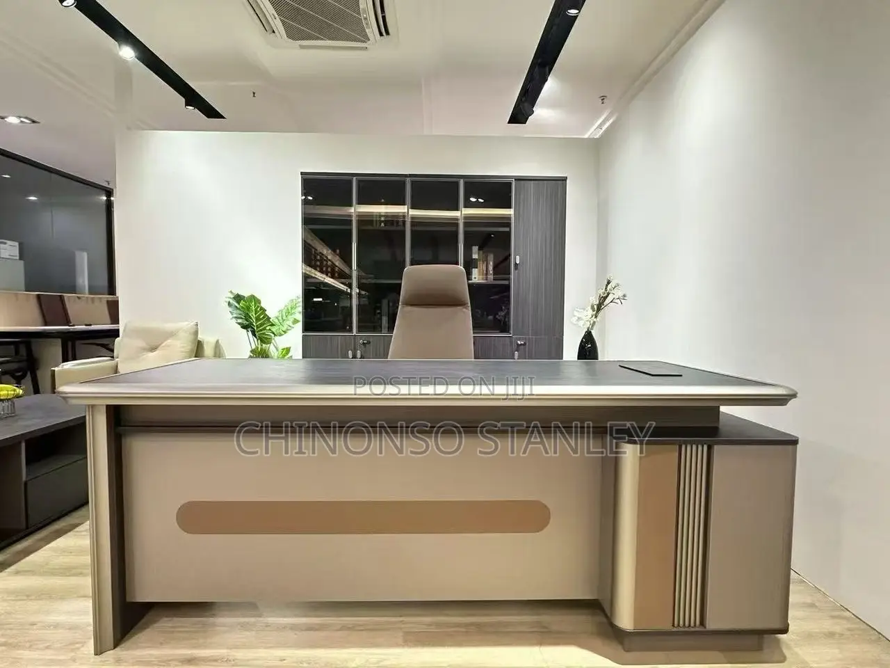 Executive Office Table 1.8meter Usb Spot