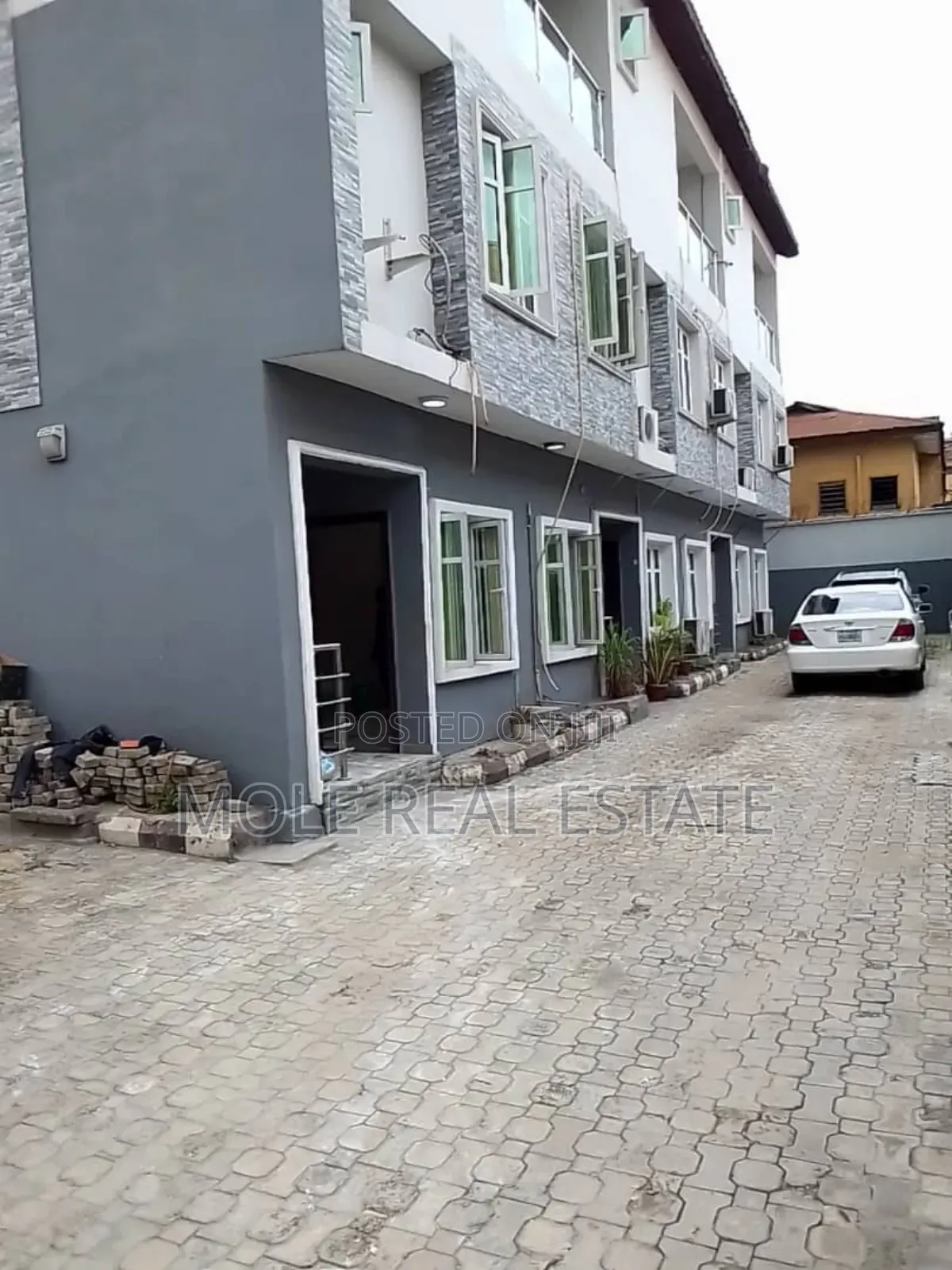 Furnished 4bdrm Block of Flats in Ikate Surulere for sale