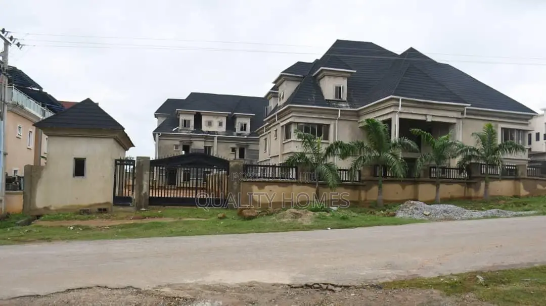 9bdrm Duplex in Life Camp for sale