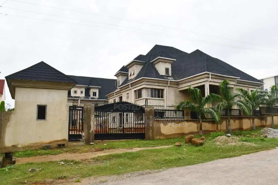 9bdrm Duplex in Life Camp for sale