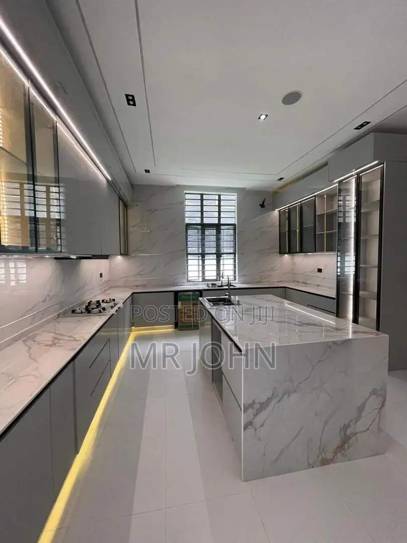 6bdrm Mansion in Chevron Stela Pr, Lekki for sale