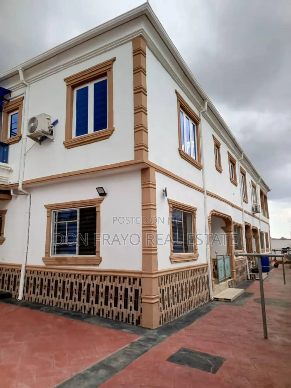 8bdrm Block of Flats in Airport 2Nd Gate, Alakia for sale