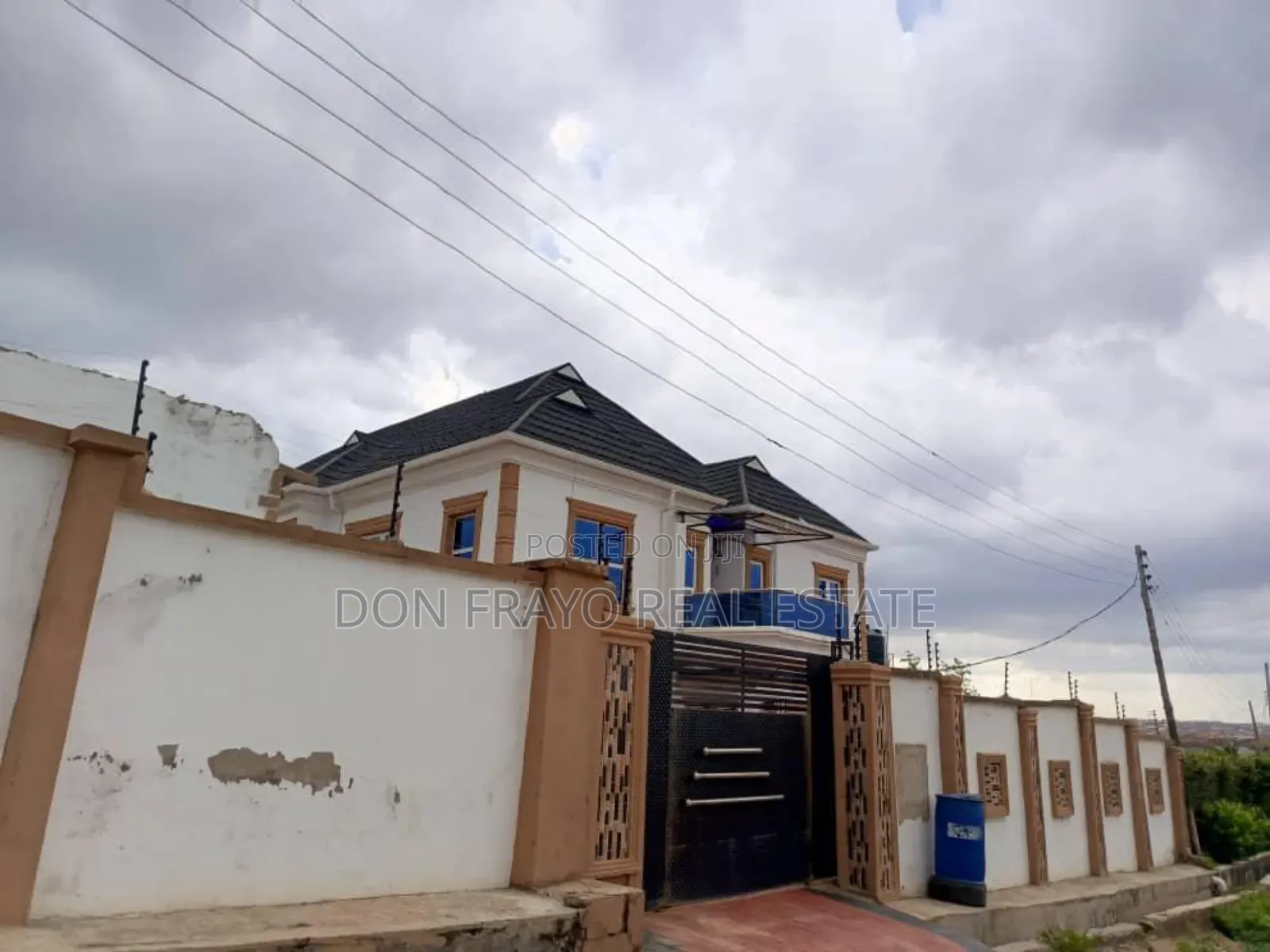 8bdrm Block of Flats in Airport 2Nd Gate, Alakia for sale