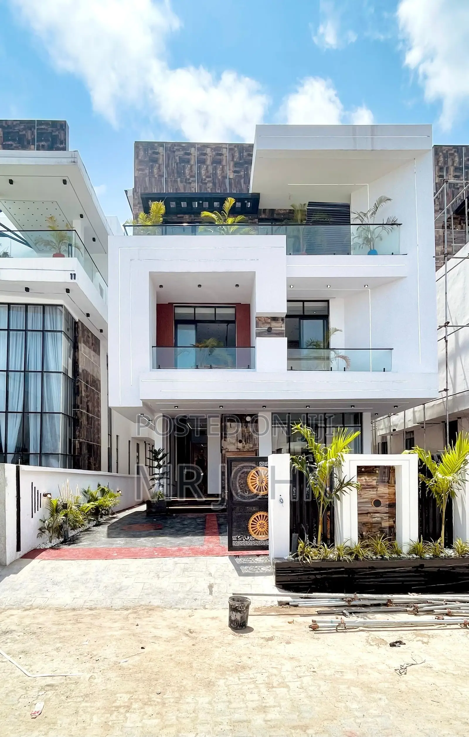 6bdrm Mansion in Chevron, Lekki for sale